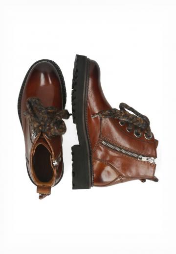 Ботинки на шнуровке