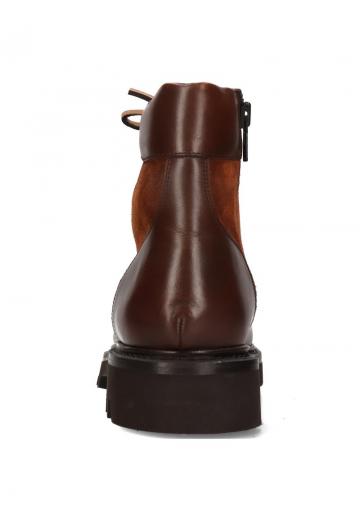 Ботинки на шнуровке