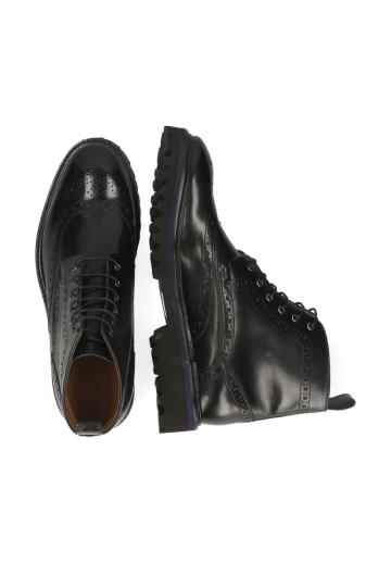 Ботинки на шнуровке