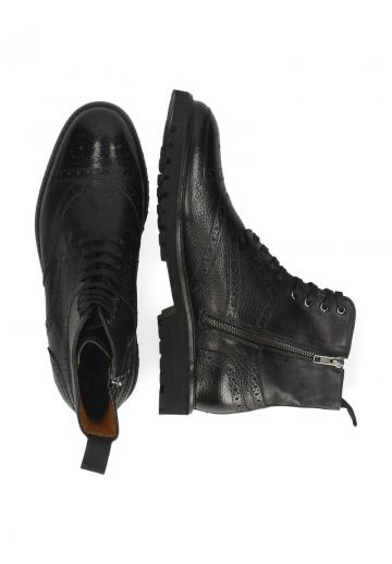 Ботинки на шнуровке