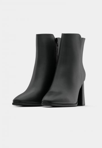 Полусапожки на высоком каблуке