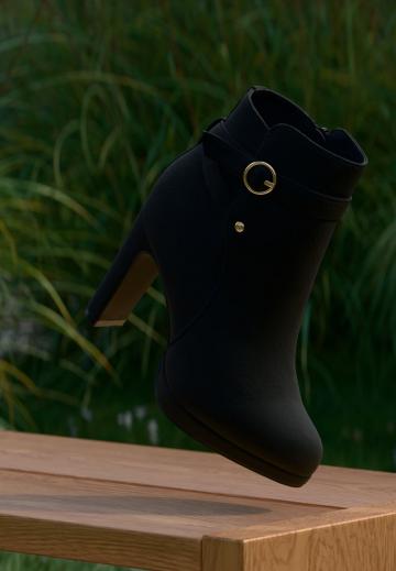 Полусапожки на высоком каблуке