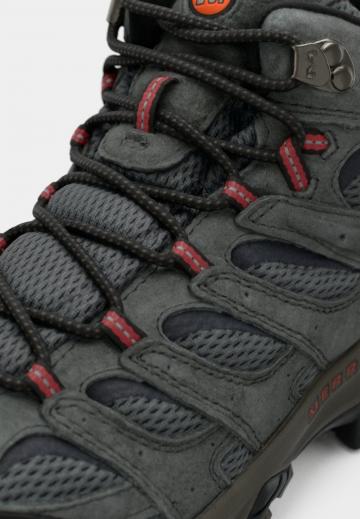 Походные ботинки