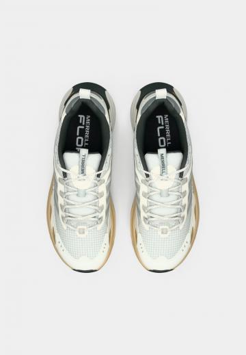 Походные кроссовки