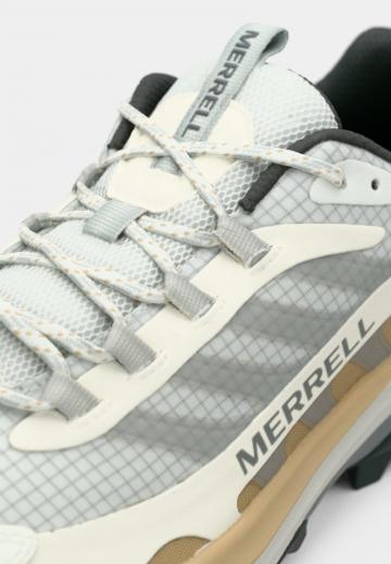 Походные кроссовки