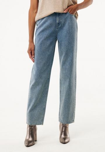 Прямые джинсы