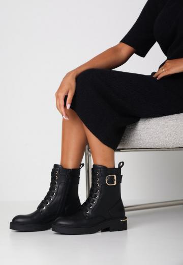 Ботинки на шнуровке