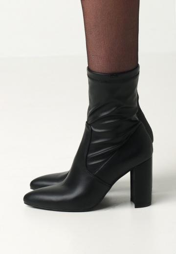 Полусапожки на высоком каблуке