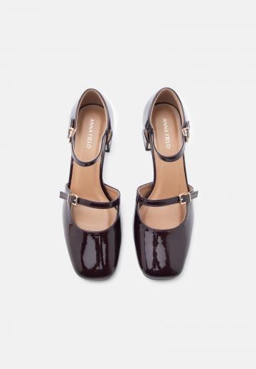 Туфли с ремешком