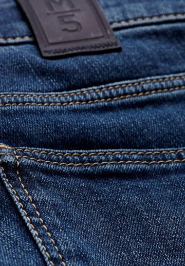 Узкие джинсы