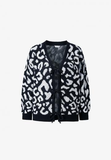 Жаккардовая вязаная кофта