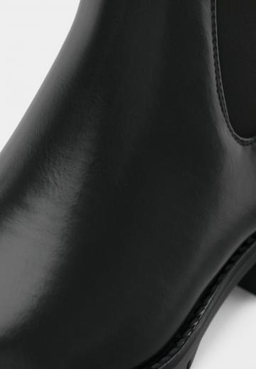 Широкие сапоги