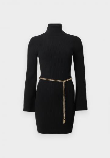 Вязаное платье