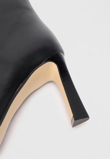 Высокие сапоги