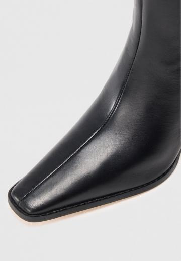 Высокие сапоги