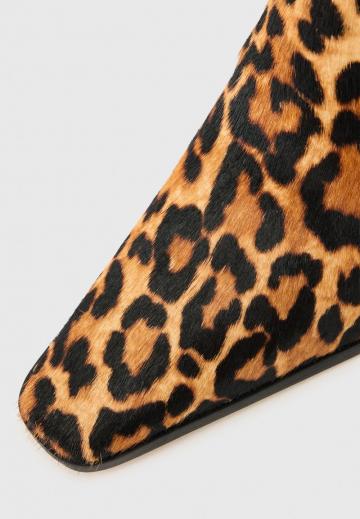 Высокие сапоги