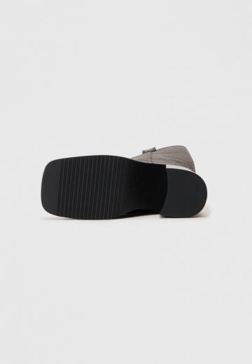 Высокие сапоги