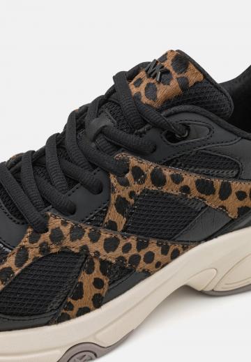 Гандбольные кроссовки