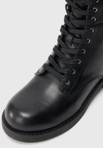 Ботинки на шнуровке