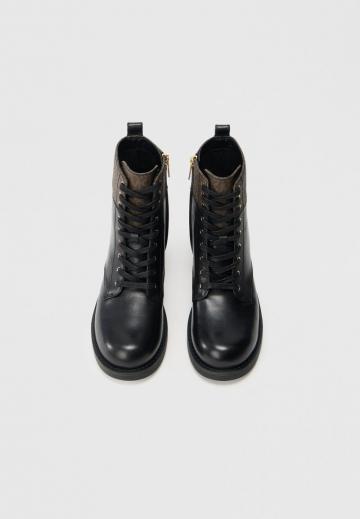 Ботинки на шнуровке