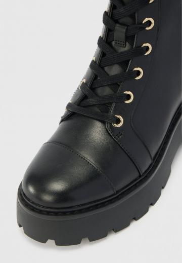 Полусапожки на высоком каблуке