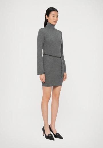 Вязаное платье