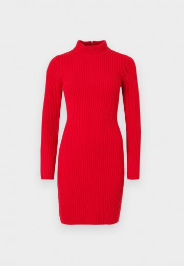 Вязаное платье