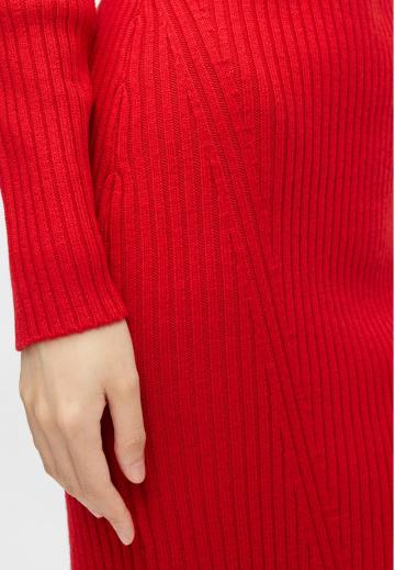 Вязаное платье