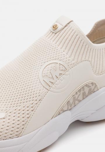 Гандбольные кроссовки