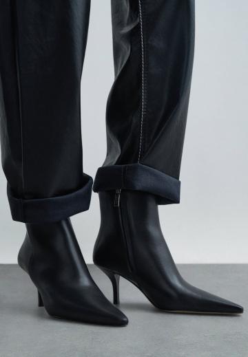 Высокие сапоги