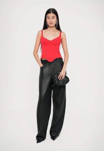 Топ на бретельках