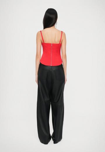 Топ на бретельках