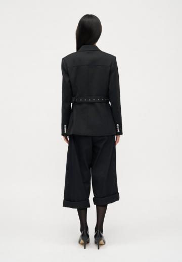 Блейзер с накладными карманами