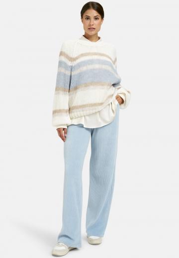 Пуловер в полоску