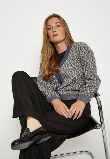 Жаккардовая вязаная кофта