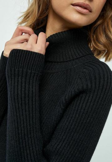 Вязаное платье