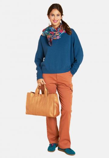 Пуловер с вырезом V