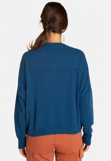 Пуловер с вырезом V