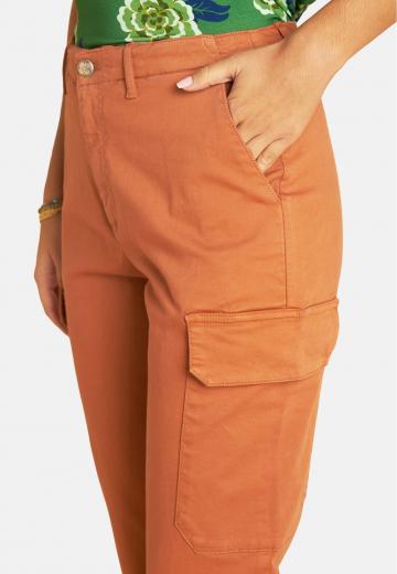 Брюки с накладными карманами