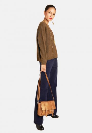 Пуловер с вырезом V