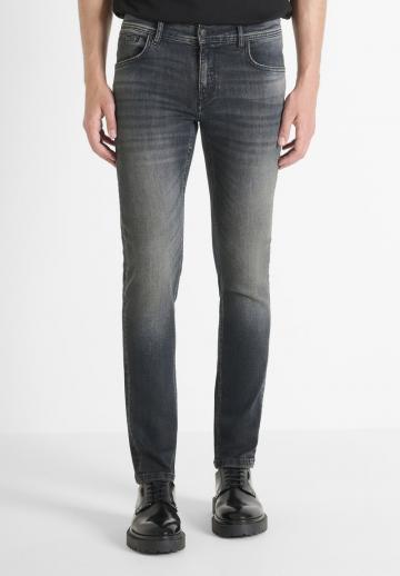 Узкие джинсы