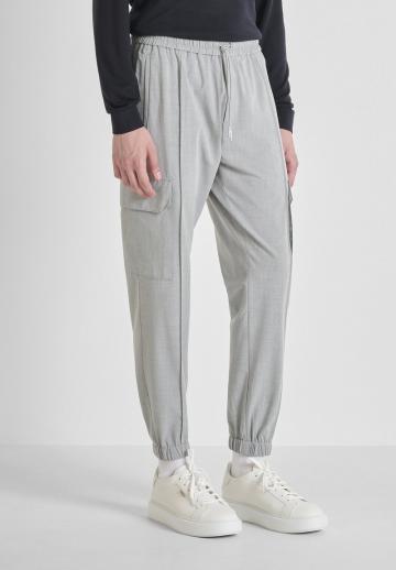 Брюки с накладными карманами