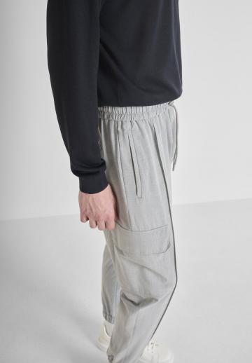 Брюки с накладными карманами