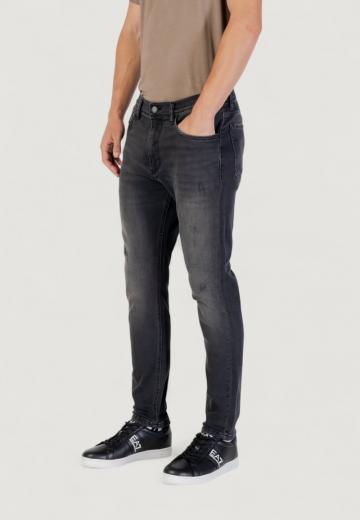 Узкие джинсы