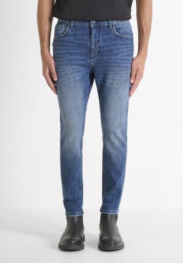 Узкие джинсы
