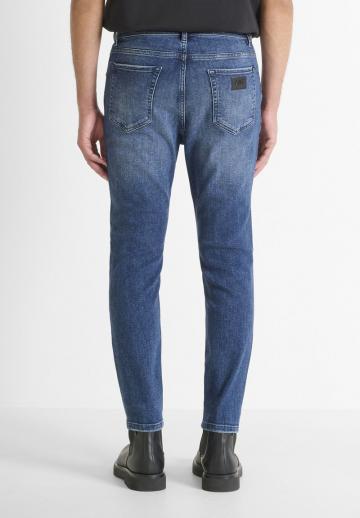 Узкие джинсы