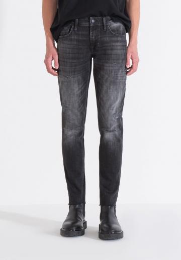 Узкие джинсы