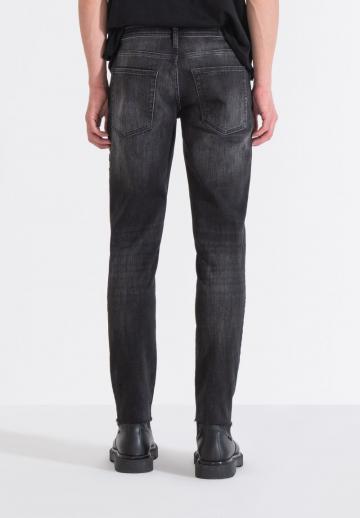 Узкие джинсы