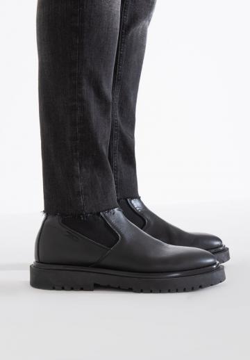 Узкие джинсы