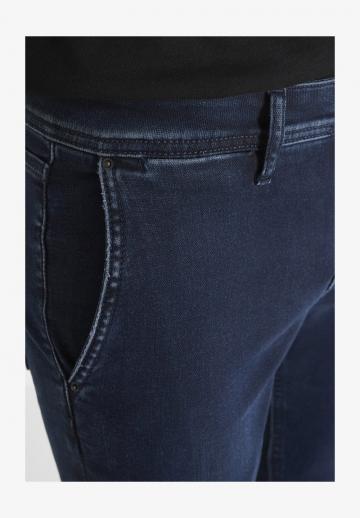 Узкие джинсы